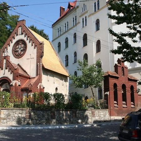 Міні-Апартаменти В Центрі Для 2-Х Гостей 리비프 외부 사진